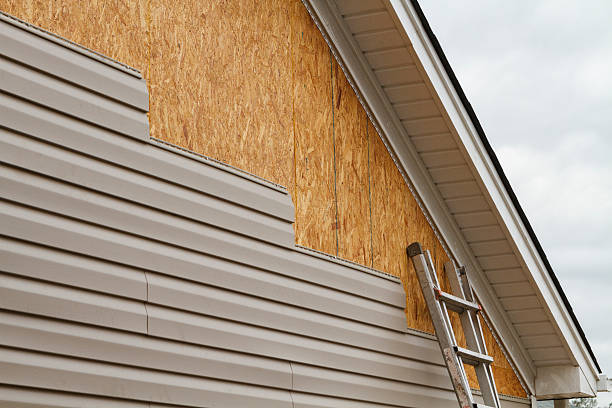 Professional Fiber Cement Siding technician working in Smithville, TN